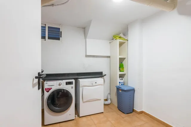 Dúplex amplio de 5 dormitorios con patio, terraza y buhardilla en San José de la Montaña — 41