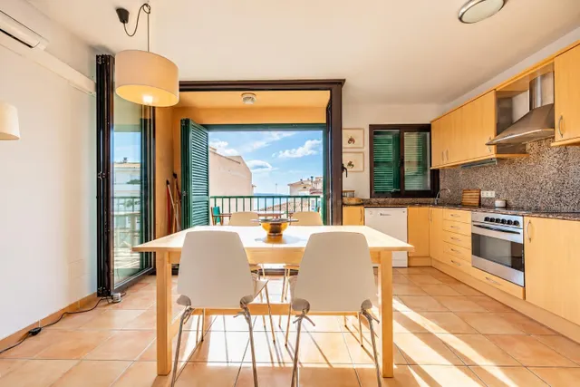 Ático dúplex de 80 m2 con terraza privada y vistas al mar en la Colònia de Sant Jordi — 2