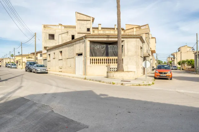 Edificio en María de la Salud en construcción. — 18