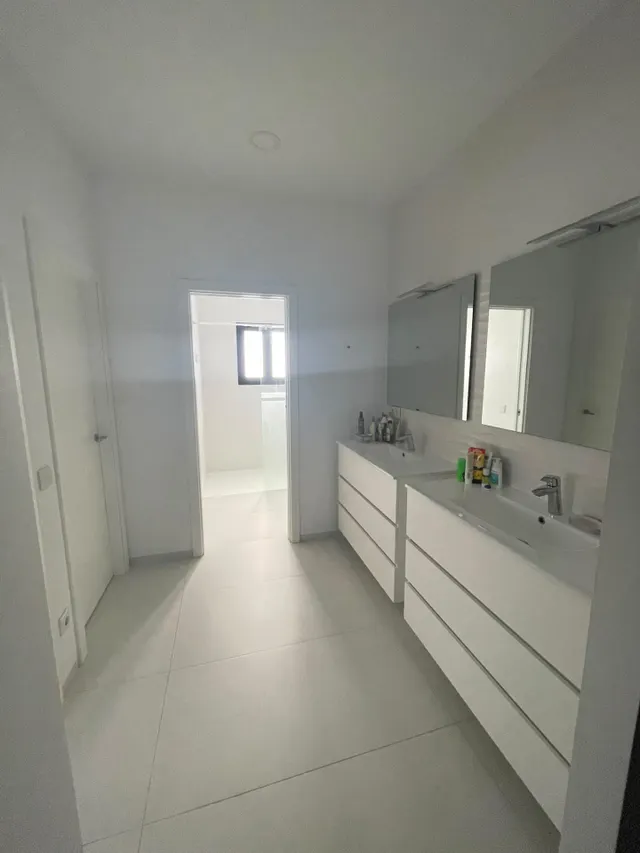Exclusivo chalet con piscina, amplios jardines y excelentes prestaciones — 27