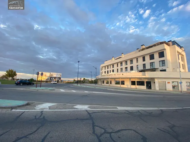 Grupo la Noria Vende o Alquila local de 143m2. Excelente ubicación, diversas posibilidades de USO. — 2