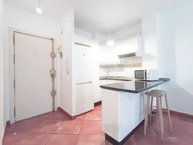 Piso de 45 m2 junto a Cruz Roja y Judería: primera vivienda  - foto 3