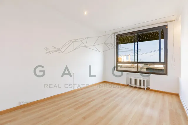 Piso a la venta junto a la plaza del ayuntamiento — 29