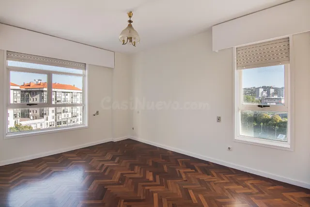 Piso con garaje y trastero en torre en Elviña - foto 5
