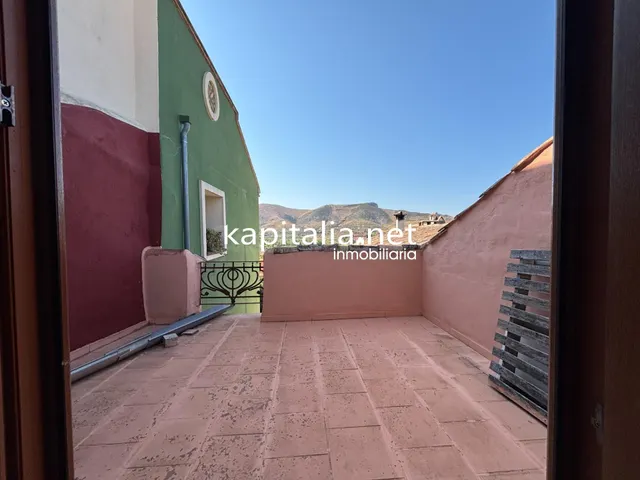 Amplia casa de pueblo en Alcalá