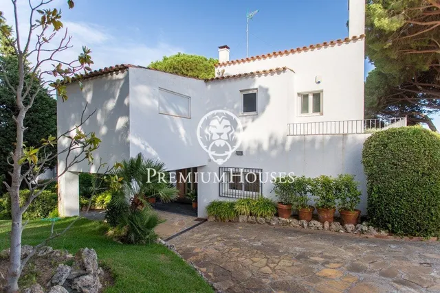 Casa en venta con piscina en Sant Andreu de Llavaneres — 49