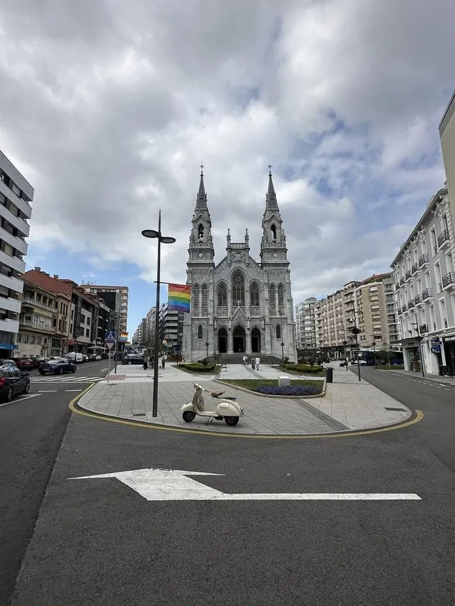 Amplio Ático en el Corazón de Avilés para Reformar !!!! Cómp - foto 2