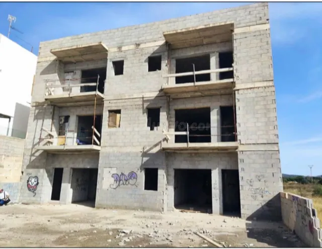 EDIFICIO POR TERMINAR EN LLUCMAJOR - foto 2