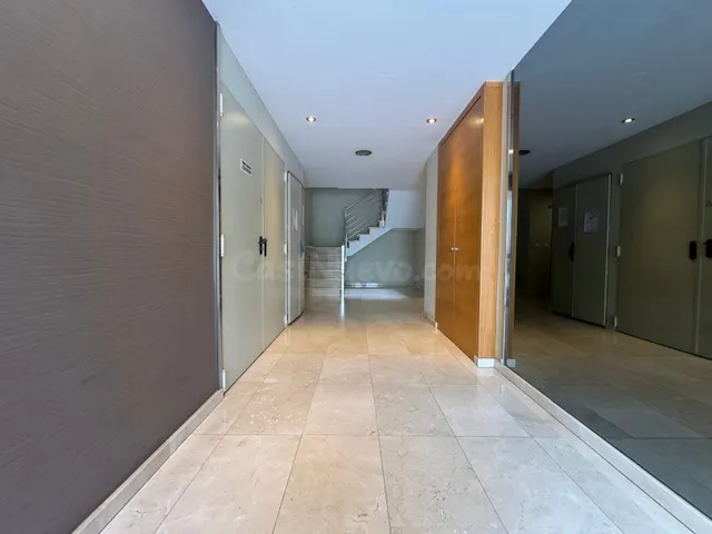 ESPACIO, LUZ Y VISTAS A PONTEVEDRA DESDE LA PLANTA MÁS ALTA. — 28