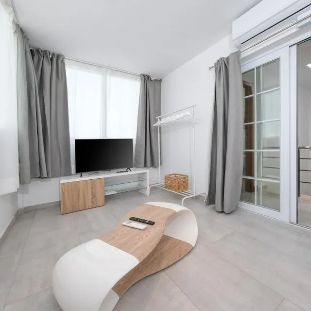 Villa con piscina privada y gran potencial en Playa Blanca — 16