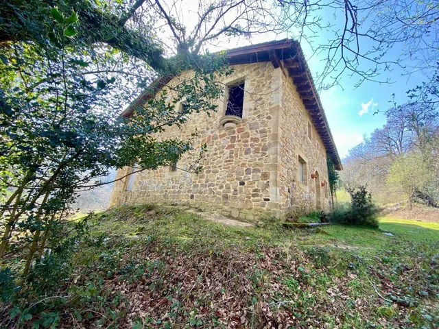 CASA DE PIEDRA EN PARQUE NATURAL RESERVA DEL SAJA — 11
