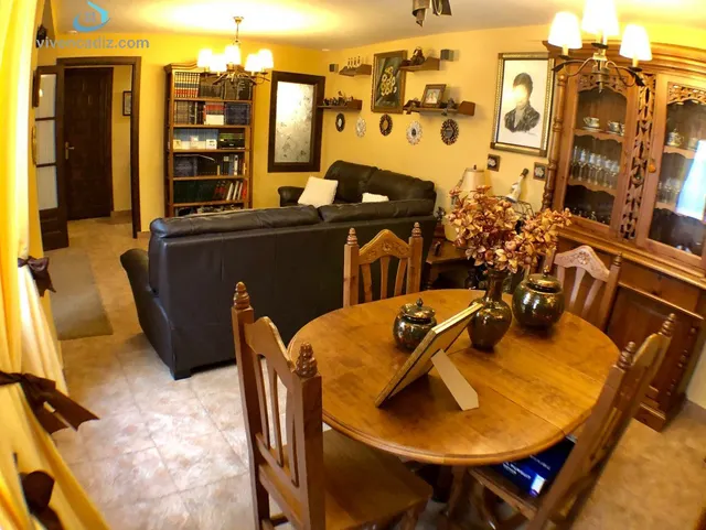 AMPLIA VIVIENDA CON ASCENSOR - ZONA CENTRO — 46