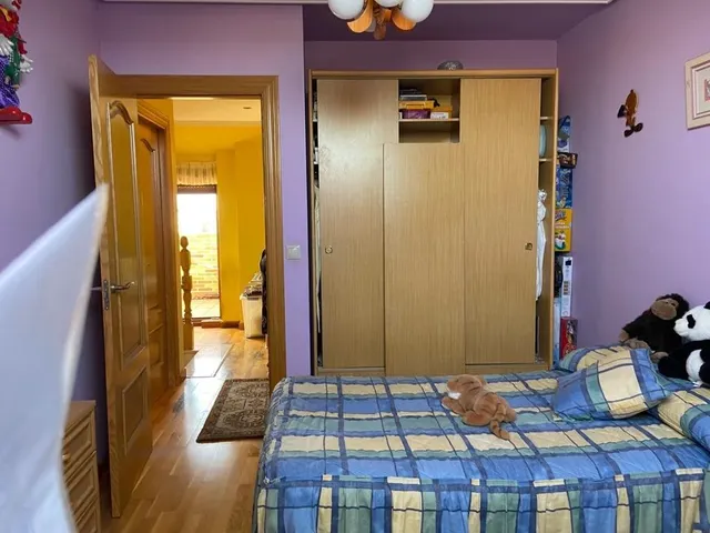 SE VENDE AMPLIO DÚPLEX EN EL CENTRO. COCINA, SALÓN, 3 HAB., 2 BAÑOS, TERRAZAS Y TRASTERO. — 23