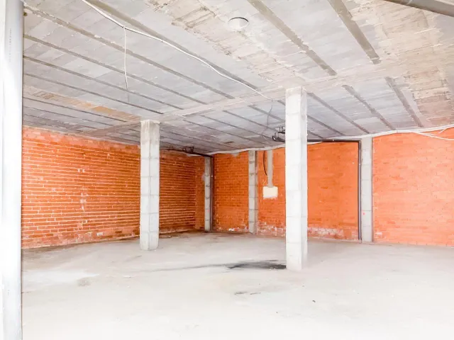 EN VENTA LOCAL COMERCIAL EN MONTIJO — 8