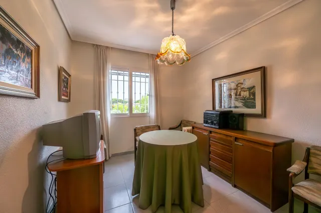 Amplia vivienda con piscina privada, terraza y garaje cerrado — 26