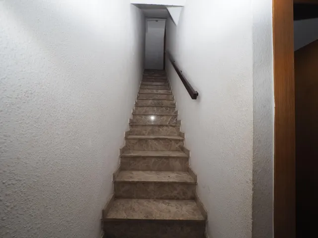 SE VENDE CASA ADOSADA EN RUBI, ZONA MERCAT — 24