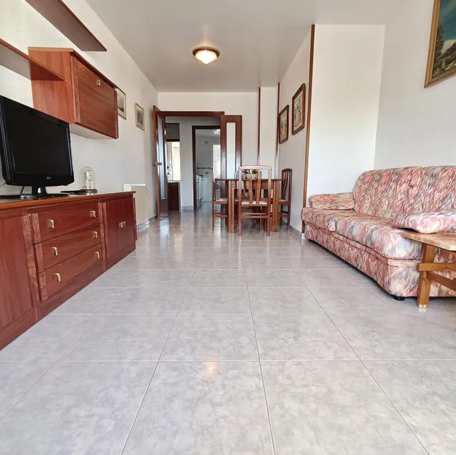 MAGNÍFICO PISO DE TRES DORMITORIOS Y DOS BAÑOS, CON PARKING 