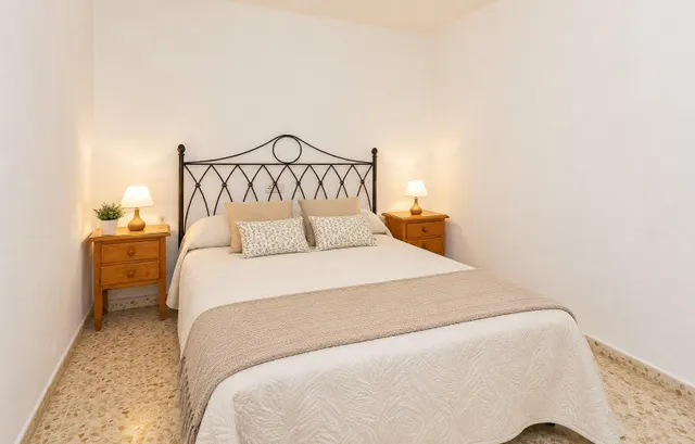 Piso de 3 dormitorios con terraza en Fuengirola — 11
