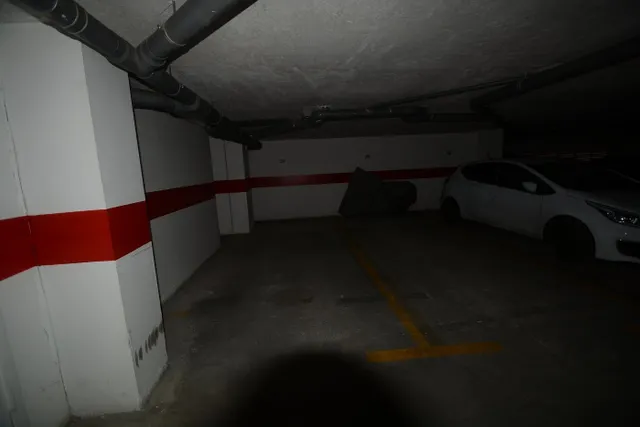 Alquiler de plaza de garaje en Orihuela, calle Castellón. Superficie de 16 m2. — 2