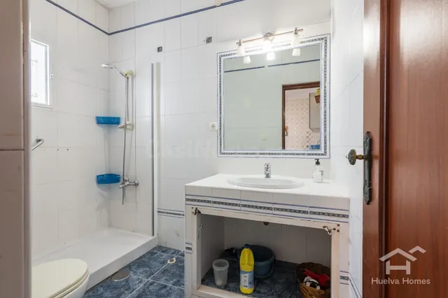 Casa tradicional con patio y acceso por dos calles en el centro de Ayamonte — 16