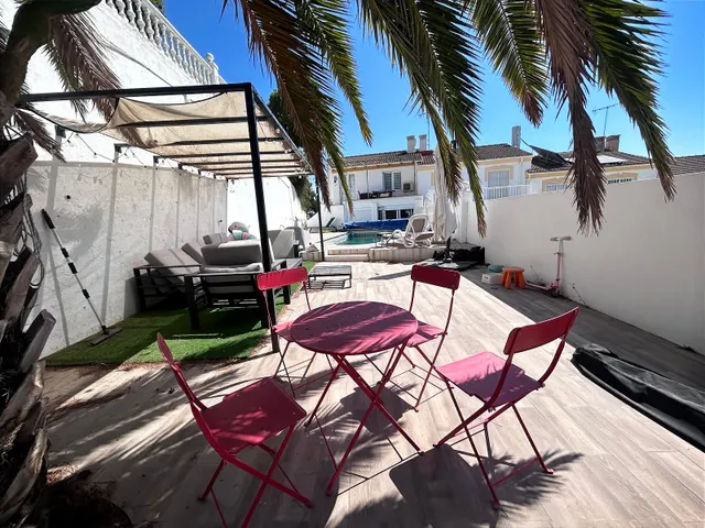 Casa adosada en esquina con piscina privada, jardín y vistas a la Bahía de Málaga — 24