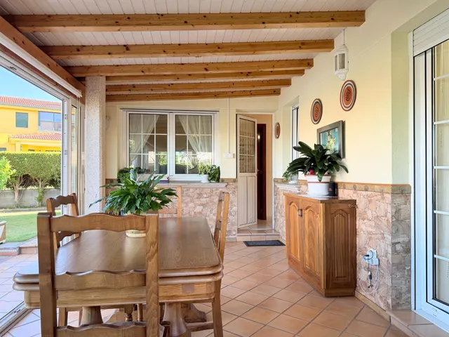 Casa con cuatro dormitorios, terrazas y amplio garaje en Oleiros — 30