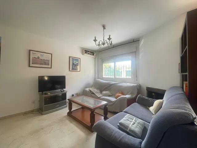 Amplia habitación  en Granada, Ideal para Estudiantes — 3