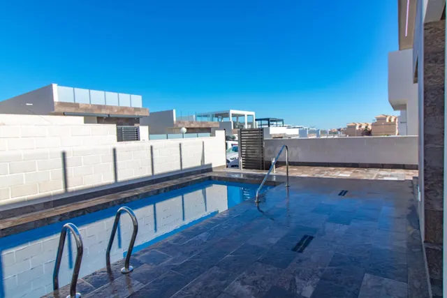 AMPLIO CHALET CON PISCINA PRIVADA - foto 4