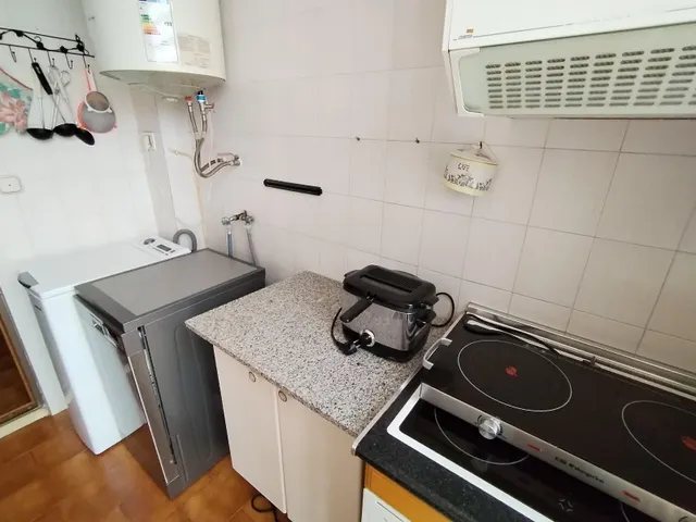 Apartamento de esquina con 2 dormitorios y terraza acristlada en 1 Linea playa Levante. — 24