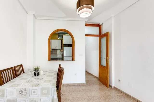 Increíble apartamento de 2 dormitorios cerca de la playa en Torrevieja — 12