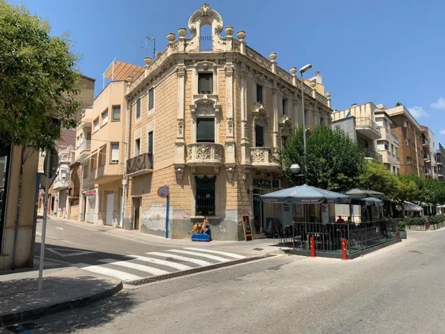 EDIFICIO COMERCIAL EMBLEMÁTICO — 2
