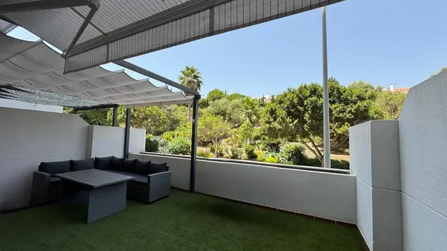 ¡a pasos del mar! apartamento con terraza de 26 m2, piscina, garaje y trastero en Fuengirola — 2