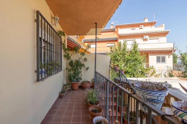 GRAN VIVIENDA UNIFAMILIAR ADOSADA EN OGIJARES — 25