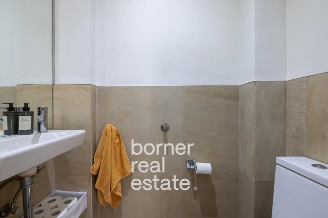 Chalet adosado en venta en Calle de Sant Josep — 28