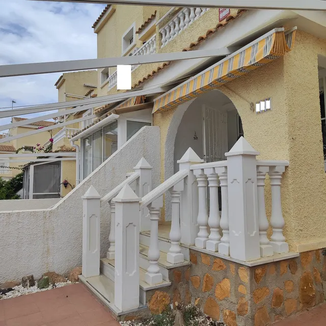 Adosado en Gran Alacant con solárium, balcón y piscina comunitaria — 3