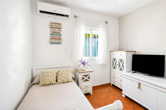 Chalet ideal para vivir todo el año, en la entrada de Chiclana. — 48