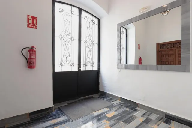 EXCLUSIVA VIVIENDA EN LAS CASAS DEL REY JUNTO A CALLE REAL - foto 4