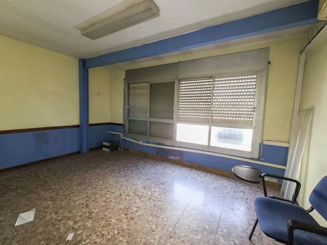 Tercera planta de edificio de oficinas en alquiler en el centro de Barberà del Vallès — 3