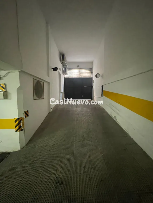 ¡Venta de plaza de garaje en pleno centro! - foto 3