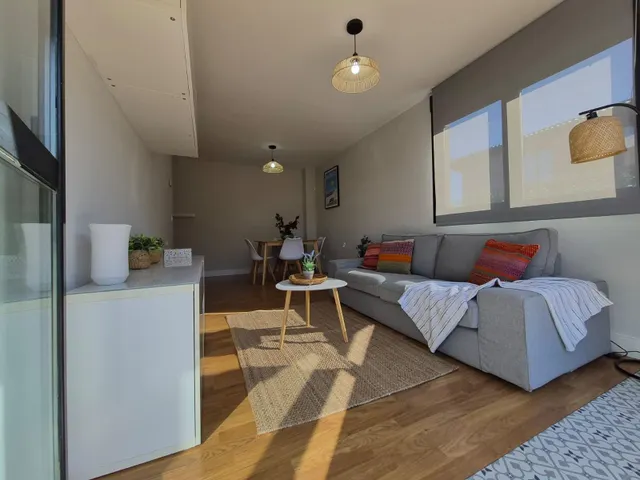 SE PONE A LA VENTA BAJO CON TERRAZA Y JARDIN DE DOS habitaci - foto 2