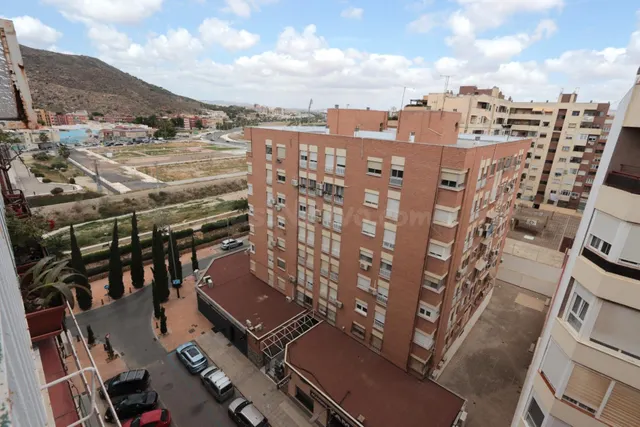 Estupendo piso alto con plaza de garaje próximo a Plaza de E - foto 3