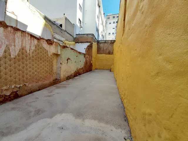 Solar urbano vallado en zona semicéntrica de Castellón. — 2