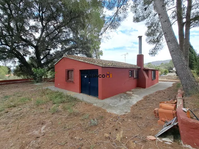 CHALET DE ORIGEN BIEN CONSERVADO CON PISCINA - foto 3