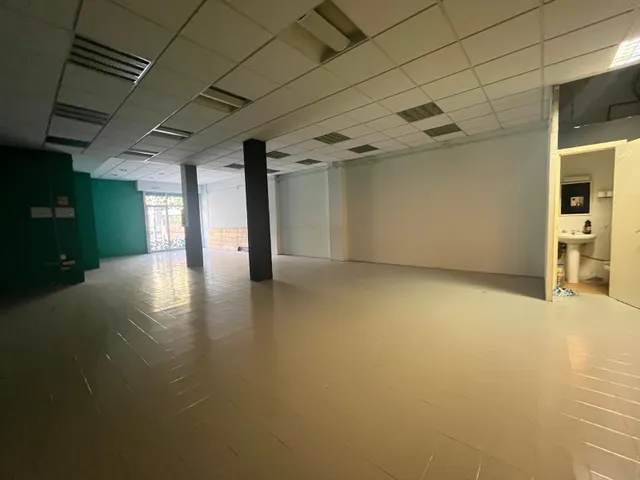 Local en Igualada con 350 m2 por 150.000 Euros. — 8