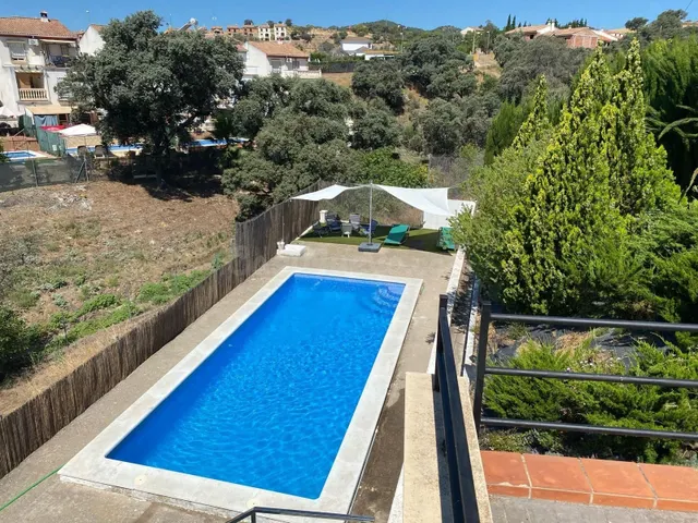 Impresionante Chalet Seminuevo en Encinares de Alcolea con P - foto 2