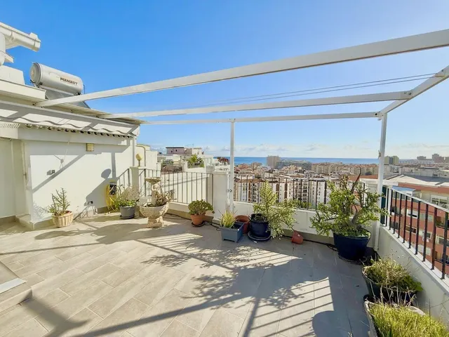 Ático con amplia terraza de 154 m2 y vistas panorámicas en los boliches, Fuengirola — 3