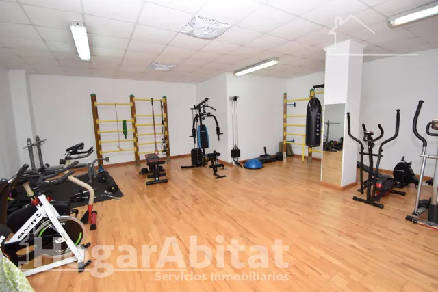 Luz, amplitud y confort familiar en este exclusivo piso esquinero en residencial con piscina, garaje y trastero — 48