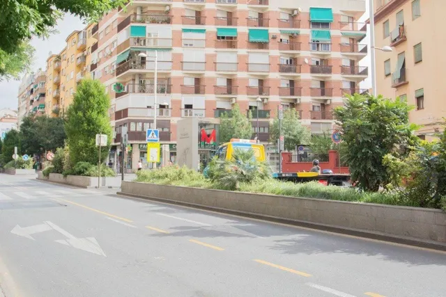 Se vende plaza de aparcamiento cerrada junto Alhamar — 19