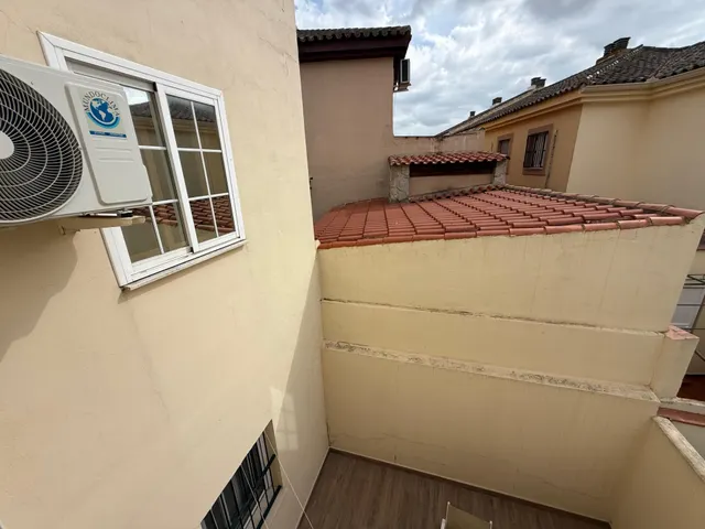 Casa adosada totalmente reformada de renta libre situada en una urbanización privada. — 27