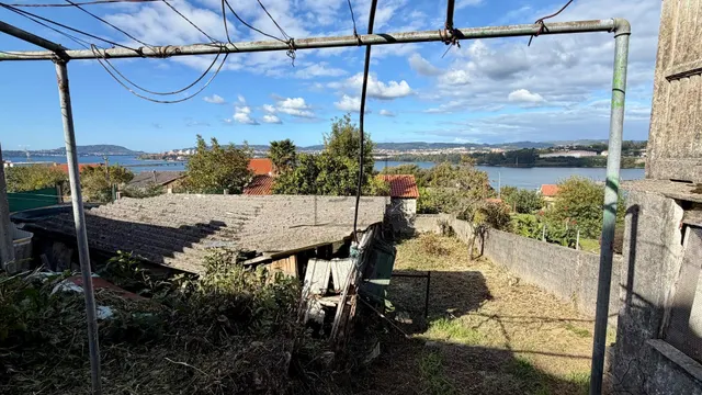 Casa adosada, para reformar en Neda. — 36